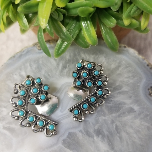 Vintage Sancrest R faux turquoise and silvertone clip earrings - Picture 3 of 7